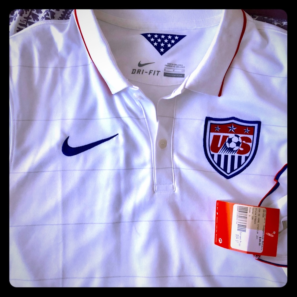 Nike US Men’s Soccer Jersey Small NWT